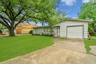 207 W Saunders St, League City, TX 77573 - Photo 1