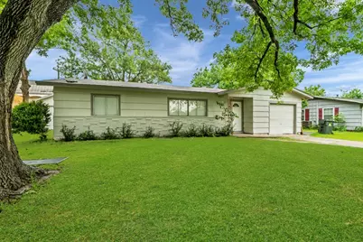 207 W Saunders Street, League City, TX 77573 - Photo 3