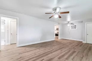 207 W Saunders St, League City, TX 77573 - Photo 7