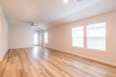 4519 Pinehurst Trace Drive, Pinehurst, TX 77362 - Photo 9