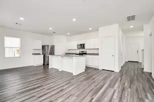 7819 Royalwood Dr, Houston, TX 77049 - Photo 9