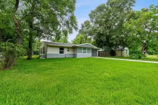 6058 Lyndhurst Dr, Houston, TX 77033 - Photo 3