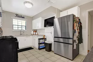 5843 Kenilwood Dr, Houston, TX 77033 - Photo 11