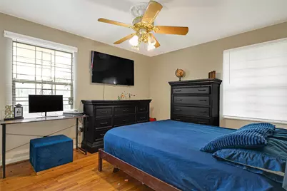 5843 Kenilwood Drive, Houston, TX 77033 - Photo 15