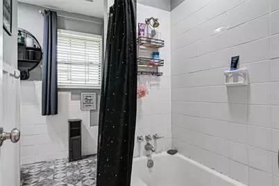 5843 Kenilwood Drive, Houston, TX 77033 - Photo 13