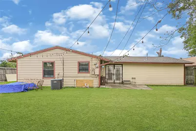 5843 Kenilwood Drive, Houston, TX 77033 - Photo 21