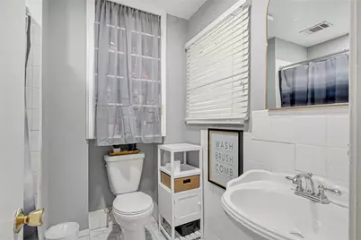 5843 Kenilwood Drive, Houston, TX 77033 - Photo 19