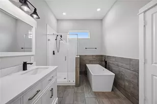 6723 Parker Oaks Ln, Houston, TX 77076 - Photo 11