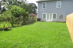 8205 Oak Knoll Ln, Houston, TX 77028 - Photo 13