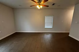 8205 Oak Knoll Ln, Houston, TX 77028 - Photo 5