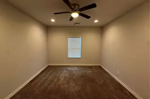 8205 Oak Knoll Ln, Houston, TX 77028 - Photo 11