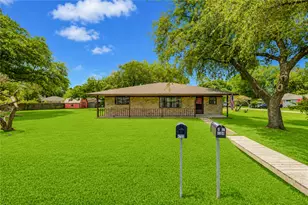 4704 1st St, Bacliff, TX 77518 - Photo 3