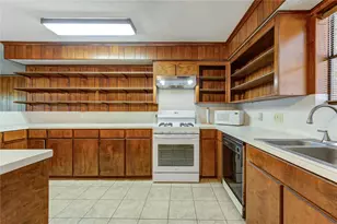 4704 1st St, Bacliff, TX 77518 - Photo 17