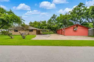 4704 1st St, Bacliff, TX 77518 - Photo 5