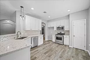 4007 Strawberry Ct, Dickinson, TX 77539 - Photo 5