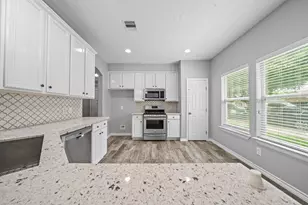 4007 Strawberry Ct, Dickinson, TX 77539 - Photo 7