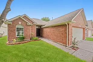 4007 Strawberry Ct, Dickinson, TX 77539 - Photo 3