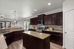 944 Francesca Ct, League City, TX 77573 - Photo 7