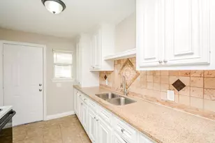 6018 Collingsworth St, Houston, TX 77026 - Photo 7