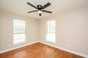 6018 Collingsworth St, Houston, TX 77026 - Photo 9