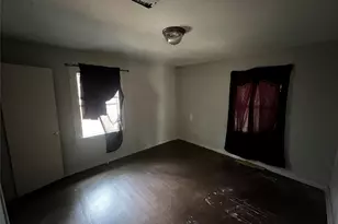 5926 Southtown St, Houston, TX 77033 - Photo 5