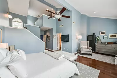 4455 Castle Court Place, Houston, TX 77006 - Photo 11