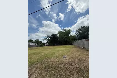 106 S Washington Street, Texas City, TX 77591 - Photo 1