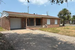 106 Barracuda Ave, Galveston, TX 77550 - Photo 1