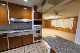 106 Barracuda Ave, Galveston, TX 77550 - Photo 9