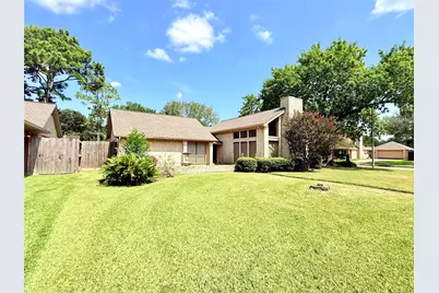 2702 S Pine Hill Drive, Pearland, TX 77581 - Photo 1