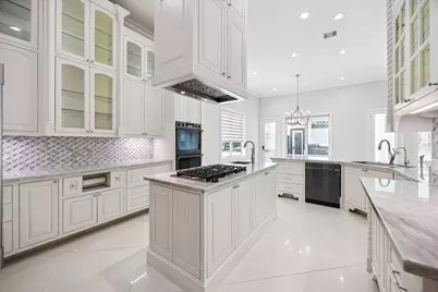 9761 Westview Drive, Houston, TX 77055 - Photo 9