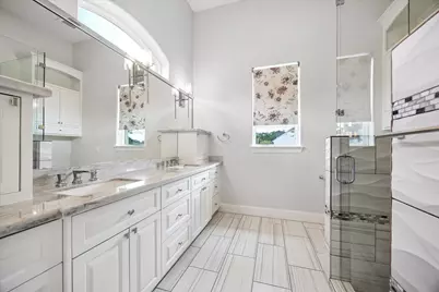 9761 Westview Drive, Houston, TX 77055 - Photo 13