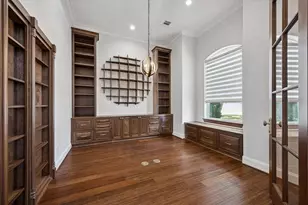 9761 Westview Dr, Houston, TX 77055 - Photo 3