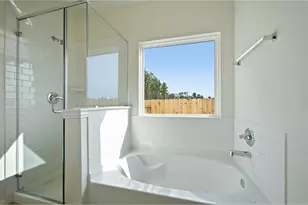 306 Monarch Trl, Huntsville, TX 77320 - Photo 11