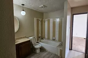 5643 Condon Ln, Houston, TX 77053 - Photo 9