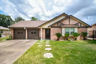 11915 N Hanworth Dr, Houston, TX 77031 - Photo 1