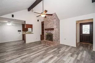 11915 N Hanworth Dr, Houston, TX 77031 - Photo 5