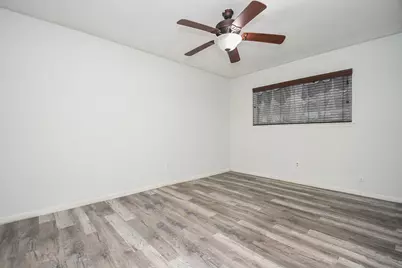 11915 N Hanworth Drive, Houston, TX 77031 - Photo 21