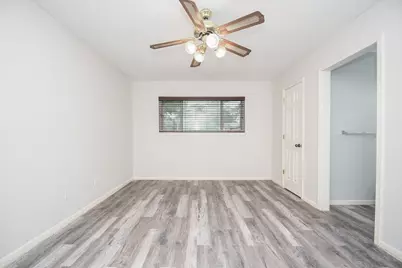 11915 N Hanworth Drive, Houston, TX 77031 - Photo 15