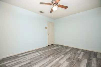 11915 N Hanworth Drive, Houston, TX 77031 - Photo 29