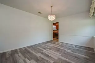 11915 N Hanworth Dr, Houston, TX 77031 - Photo 3