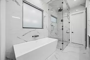 209 W 10th 1/2 St, Houston, TX 77008 - Photo 15