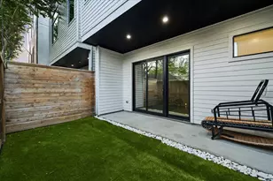 209 W 10th 1/2 St, Houston, TX 77008 - Photo 23
