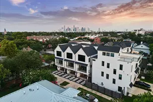 209 W 10th 1/2 St, Houston, TX 77008 - Photo 5