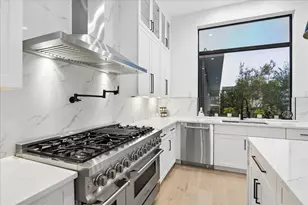209 W 10th 1/2 St, Houston, TX 77008 - Photo 3