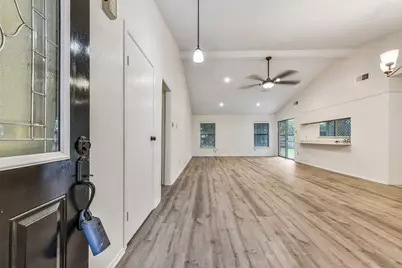 508 E Castle Harbour Drive, Friendswood, TX 77546 - Photo 3