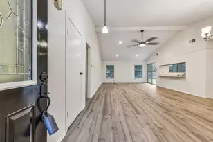 508 E Castle Harbour Dr, Friendswood, TX 77546 - Photo 3