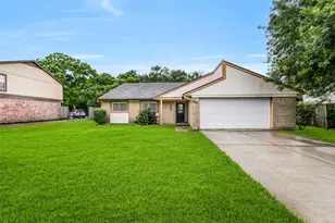 508 E Castle Harbour Dr, Friendswood, TX 77546 - Photo 1