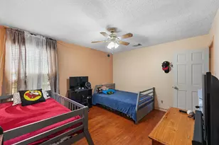 1227 Common Park Dr, Houston, TX 77009 - Photo 13