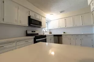 5631 Westover St, Houston, TX 77033 - Photo 9